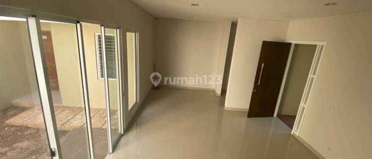 Rumah Unfurnished  Bagus SHM - Sertifikat Hak Milik di Cluster ingenia kawasan Eminent , BSD City 1