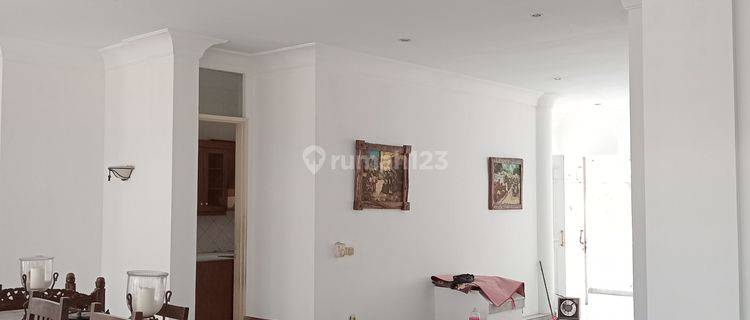 Rumah 3 Lantai Bagus Semi Furnished SHM di Niaga Hijau, Jakarta Selatan 1