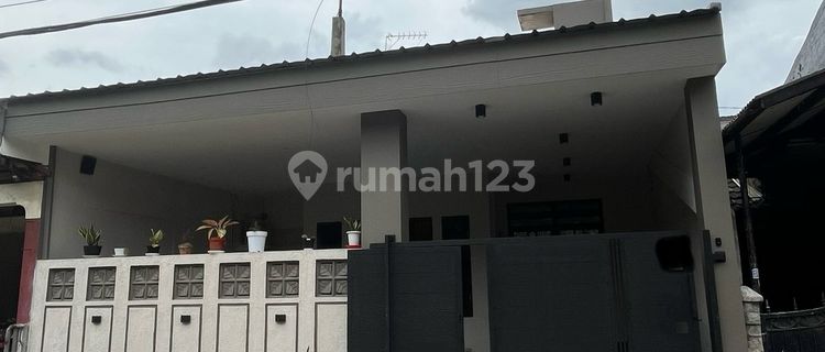 House Next to Mm Mall Bekasi Ready to Live In Flood-Free West Access 5 Minutes 1