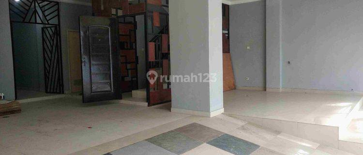 Kos kosan strategis 3,5 lantai di Matraman Jakarta Timur 1