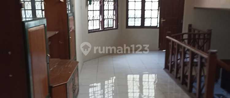 Disewakan Rumah 2 Lantai Siap Huni di Mainroad Antapani 1