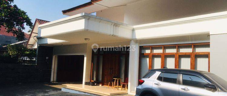 Dijual Rumah Mewah Rapi Dan Siap Huni Semi Furnished 1