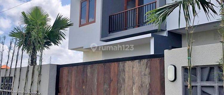 Rumah semi villa eksklusif one gate system sangat dekat ke canggu , gatsu barat dengan lingkungan super nyaman akses jalan 6 meter lega buntu private eksklusif 1