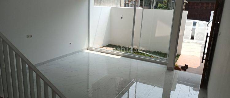 RUMAH CANTIK SOKA UNGU BLOK 85 MERUYA UTARA DM 1