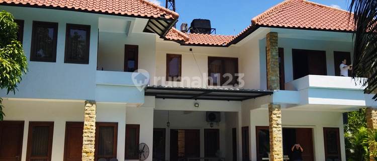 For Rent At Surabaya's Most Exclusive Residence Tropical Elegance Resort-style House Di Graha Famili Blok G, Surabaya. Perfect For Luxury Seekers, Expatriates, And Those Who Value Privacy At Its Finest 1