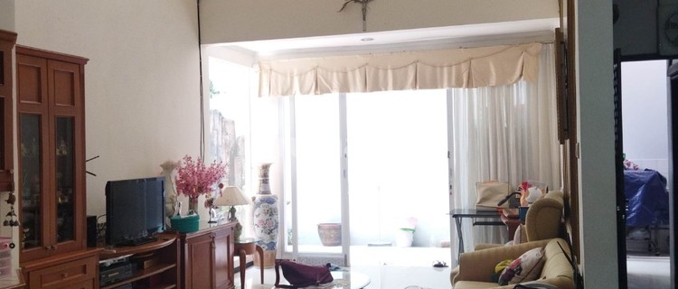 Ready-to-Occupy Minimalist House in Graha Famili, South-Facing, Located in Graha Family Housing, West Surabaya 1