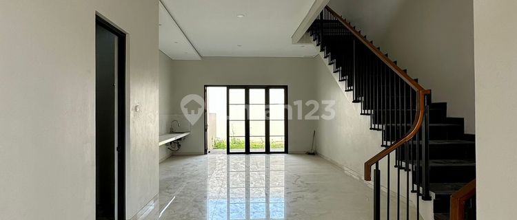 Rumah Baru Siap Huni di Singgasana Pradana 1