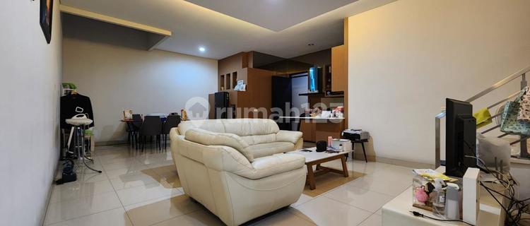 Rumah 2 Lantai Siap Huni di Singgasana Pradana Bandung 1