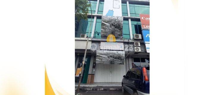 Ruko Strategis Tiga Lantai Pinggir Jalan Raya Tengah Kota 1