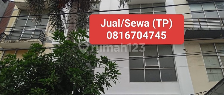 4-Storey House, Strategic Location, Near City Center and Shopping, Suitable for Convection, Shared Kitchen, Boarding House, Etc. 1