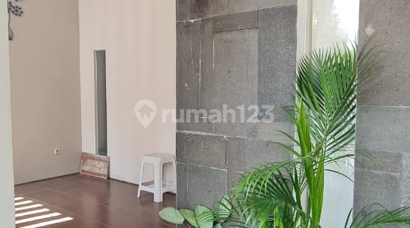 Royal Residence house near Pakuwon Mall, close to Graha Famili Loops, near UNESA Lidah Campus. 1