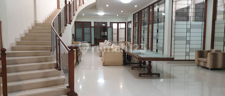 Three-Story Commercial Building Full Commercial Structure on Embong Kenongo Street, Surabaya City Center 1