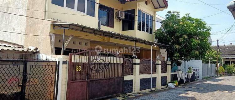 Rumah 2 lantai murah di tengah kota  1