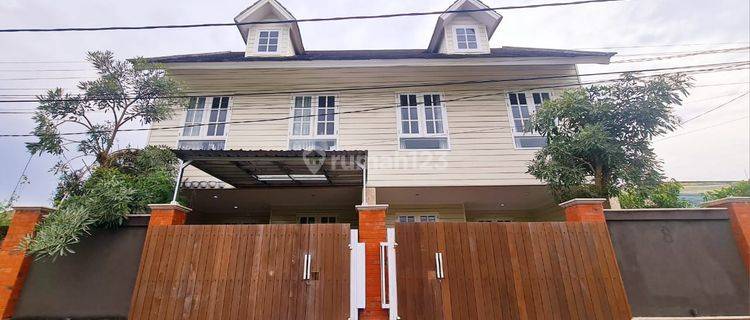 (H76) AMERICAN STYLE HOUSE IN HEART OF DENPASAR RENON 1