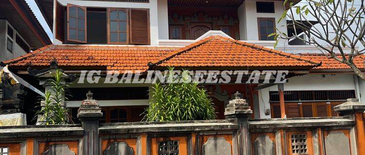 (H89) RUMAH BALINESE STYLE STRATEGIS  di Jalan gatot subroto  , Dauhpuri Kaja 1