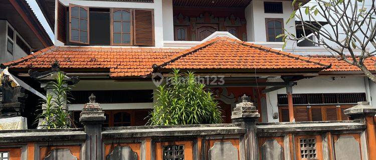 (H89) BALINESE STYLE LARGE HOUSE NEAR PURI BUNDA Hospital in Central Gatsu, Dauhpuri Kaja 1