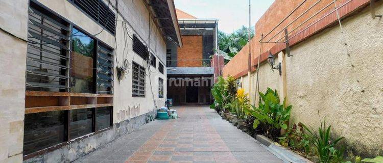 (I3) RUMAH BESAR JALAN UTAMA COKROAMINOTO 1