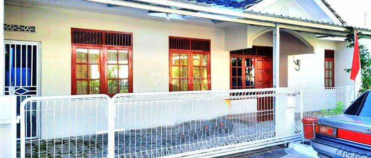Rumah Bagus Nyaman Dekat ke Luwes Jaten Karanganyar  1