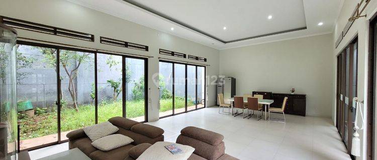 Rumah Bagus Semi Furnished di Kota Baru Parahyangan, Bandung 1