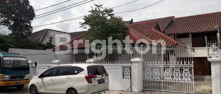 RUMAH 2 LANTAI SEMI FURNISH DENGAN PEKARANGAN YANG LUAS DI KEMANGGISAN  JAKARTA BARAT 1