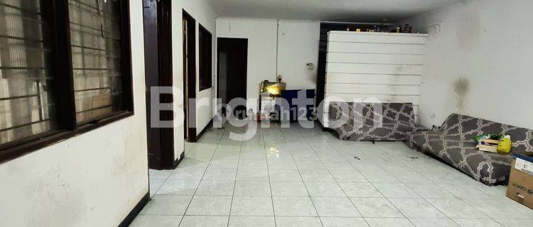 RUMAH TOMANG 2 LANTAI DI PINGGIR JALAN BESAR BISA UNTUK USAHA 1