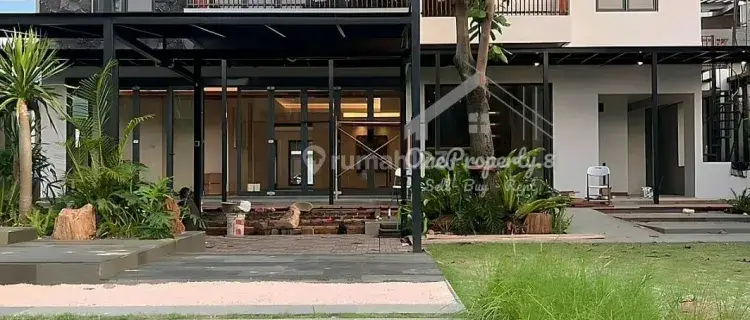 Rumah Cipete mewah bangunan baru dengan taman luas 1
