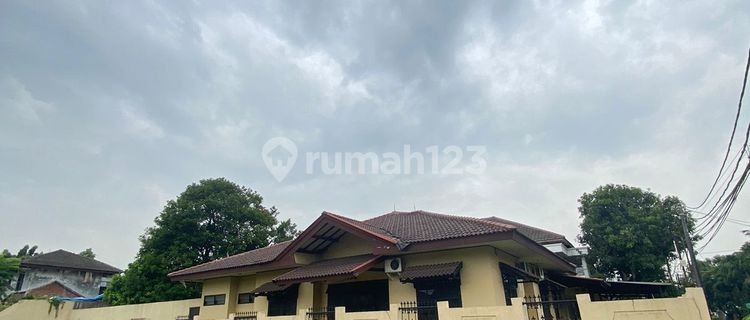 Rumah 1 Lantai Posisi Hook di Cinere - Luas Tanah 857 M2 Lokasi Strategis 1