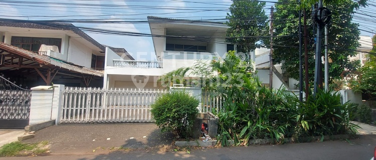 Old House Suitable for Living / Business in Pulomas, East Jakarta 1
