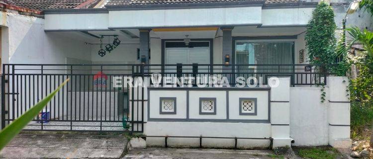 Rumah Minimalis Strategis Solobaru 1