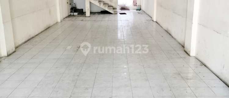 For Rent: Shop House in Bandengan, Busy and Strategic Location 1