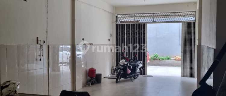 For Sale Gambang Bridge Shop House Strategic Location Ready to Occupy 1