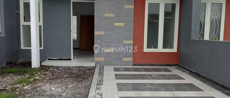 Rumah baru di keloposepuluh dekat area publik 1