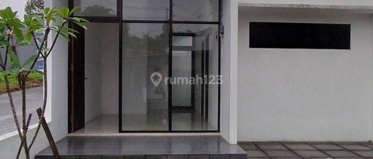 Rumah villa minimalis modern di Prigen Jawa timur  1