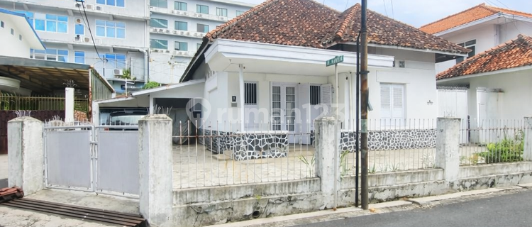 Old House in Sayap Riau Bandung Below Market Price 1