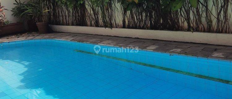 Rumah cantik, full furnish dilengkapi dengan kolam renang Sudah Renovasi 1