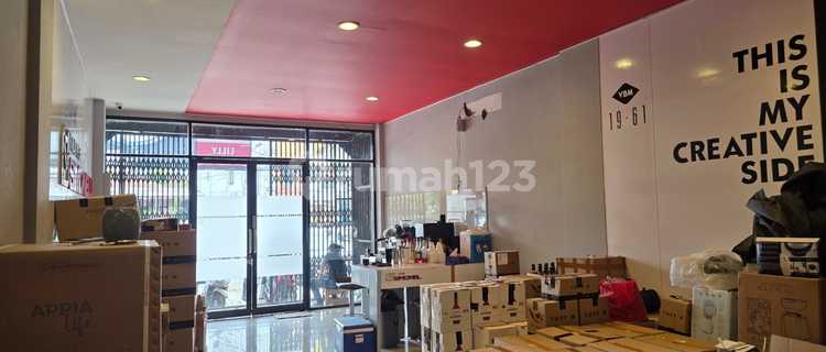 3.5-Story Shophouse in a Strategic Location within Sukasari Bogor Commercial Area 1