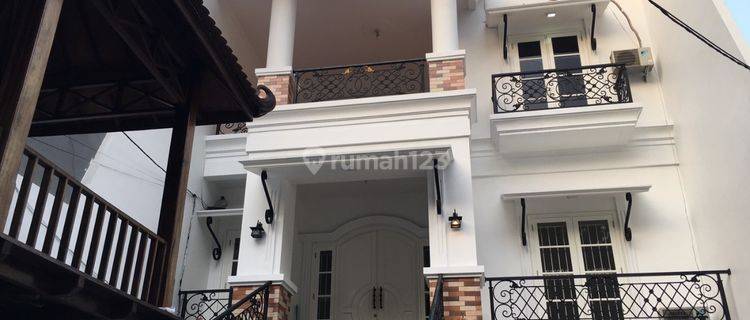 Rumah 3 Lantai Bagus Unfurnished SHM di Tebet Timur Raya, Jakarta Selatan 1