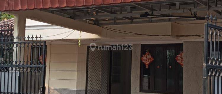 Rumah 2 Lantai Hook , Kondisi Kosong, Siap Huni, Fekqt Sekolahan Dan Tempat Kuliner 1