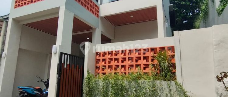 Rumah Baru 2 Lantai Lokasi Pinggir Jalan Raya One Gate System 1