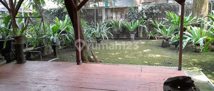 dijual Rumah luas pinggir jalan raya..cocok untuk usaha di wr supratman Kampung Utan  1