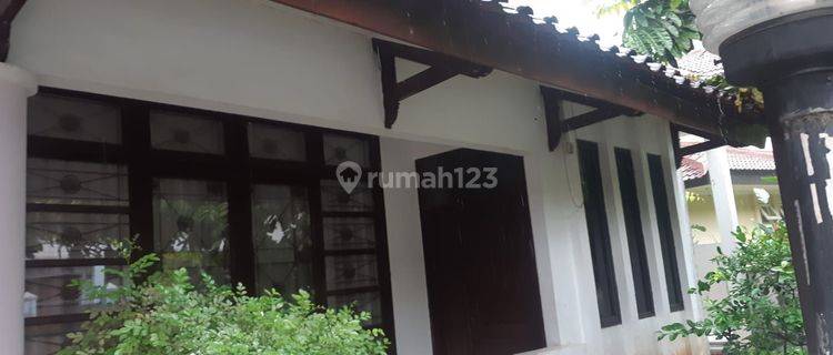 Jual Cepat Harga bagus Rumah besar 2 lantai dalam cluster  di sektor 9 Bintaro Jaya 1