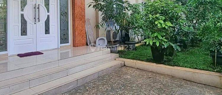 Turun harga jual cepat Rumah luas halaman luas siap huni 2 lantai di sektor 3 Bintaro Jaya 1
