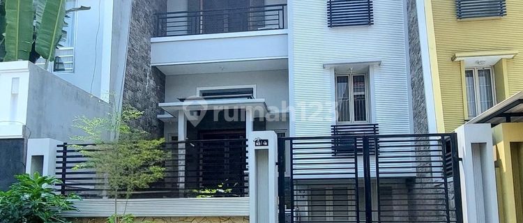 Exclusive Permata Buana 2-Story House Ready to Occupy 1