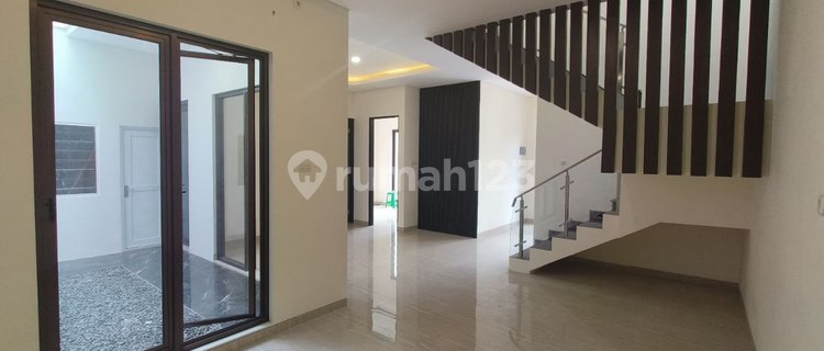 Citraland Main House Near Gwalk 3 Billion West Surabaya 1