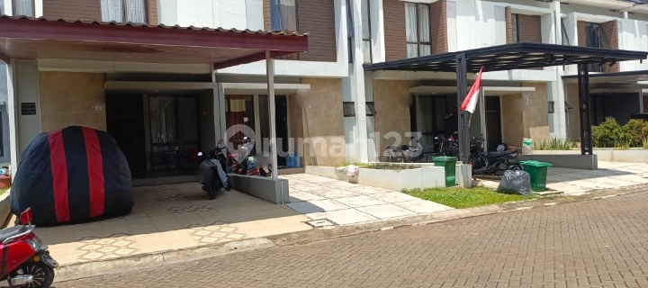 Cheapest Modern 2-Story Cluster House in Hook. A Step Away to The Park Mall Sawangan Depok. In the Commercial Area of Bojongsari Depok, Near Indogrosir, Hy Fresh Supermarket, Mitra Keluarga Hospital, Brawijaya Hospital, Exit Toll Pamulang - Soeta Airport. Pamulang - Depok, Exit 1