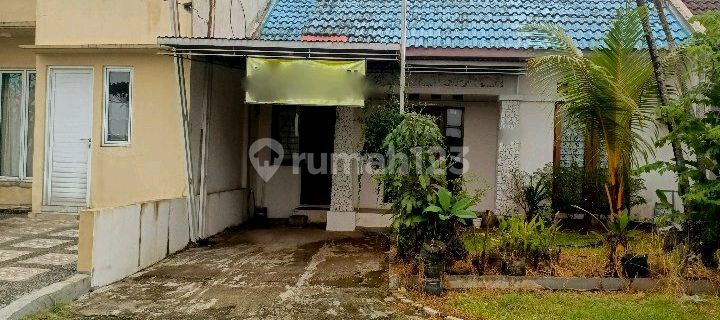 House in a Housing Complex in Curug Bojongsari Depok. Near The Park Mall, Hy Fresh Supermarket, Brawijaya Hospital, Starbucks Coffee, McDonald's, Shila Sawangan Toll Gate Pamulang - Soekarno-Hatta Airport, Pamulang Depok Toll Gate, Sawangan-Antasari Toll Gate. 1