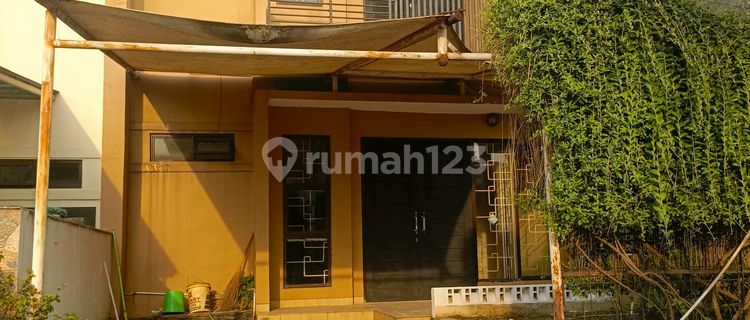 Cheapest 2-Story Cluster House Strategically Located with Children's and Adults' Swimming Pool, Mosque, Sports Field. Near The Park Mall Sawangan, Hy Fresh Supermarket, McDonald's, Hoka2 Bento, Burger King, Brawijaya Hospital, Pamulang-Depok Toll Gate/Soeta Airport. 1