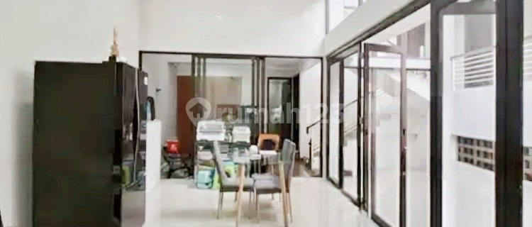 Dijual Cepat!! B.u! Strategis, Hanya 2 Menit Menuju Pintu Tol, Stasiun Krl, Rspb, Bxc Mall, Tranapark, Perkantoran-bisnis, Sekolah, Dll Di Kebayoran Village, Bintaro Jaya. 1