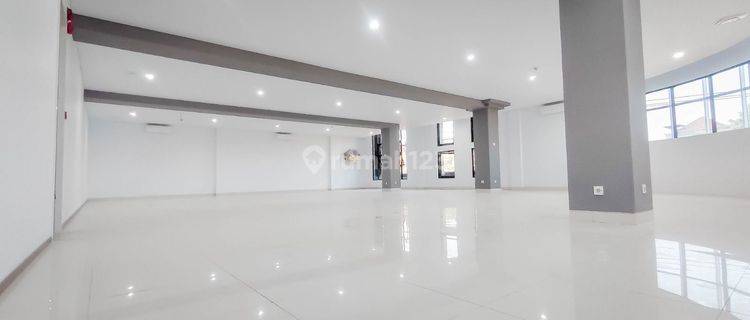 Big Shophouse On Sunset Road Kuta Suitable For Office 1