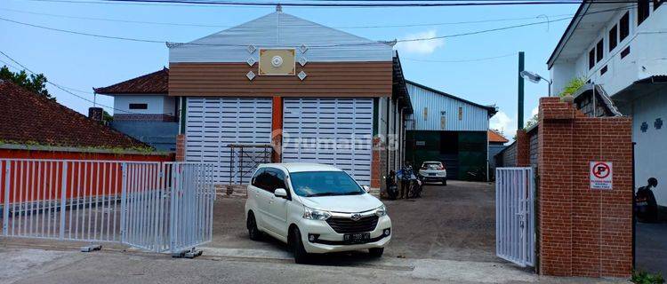 Complete warehouse and permit office on the main street of Denpasar 1